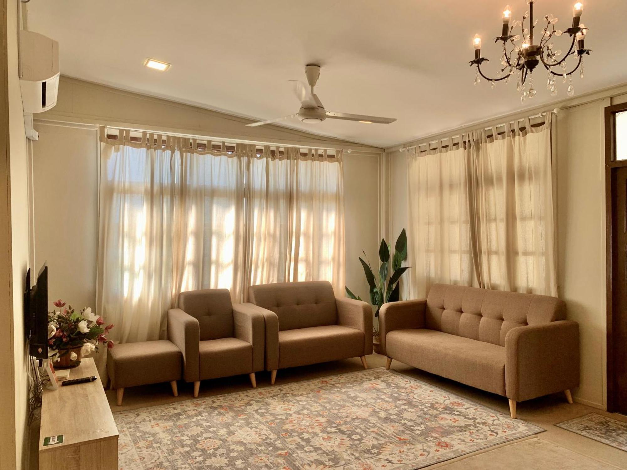 Sarah Guesthouse كُوالا تيرينغانو المظهر الخارجي الصورة