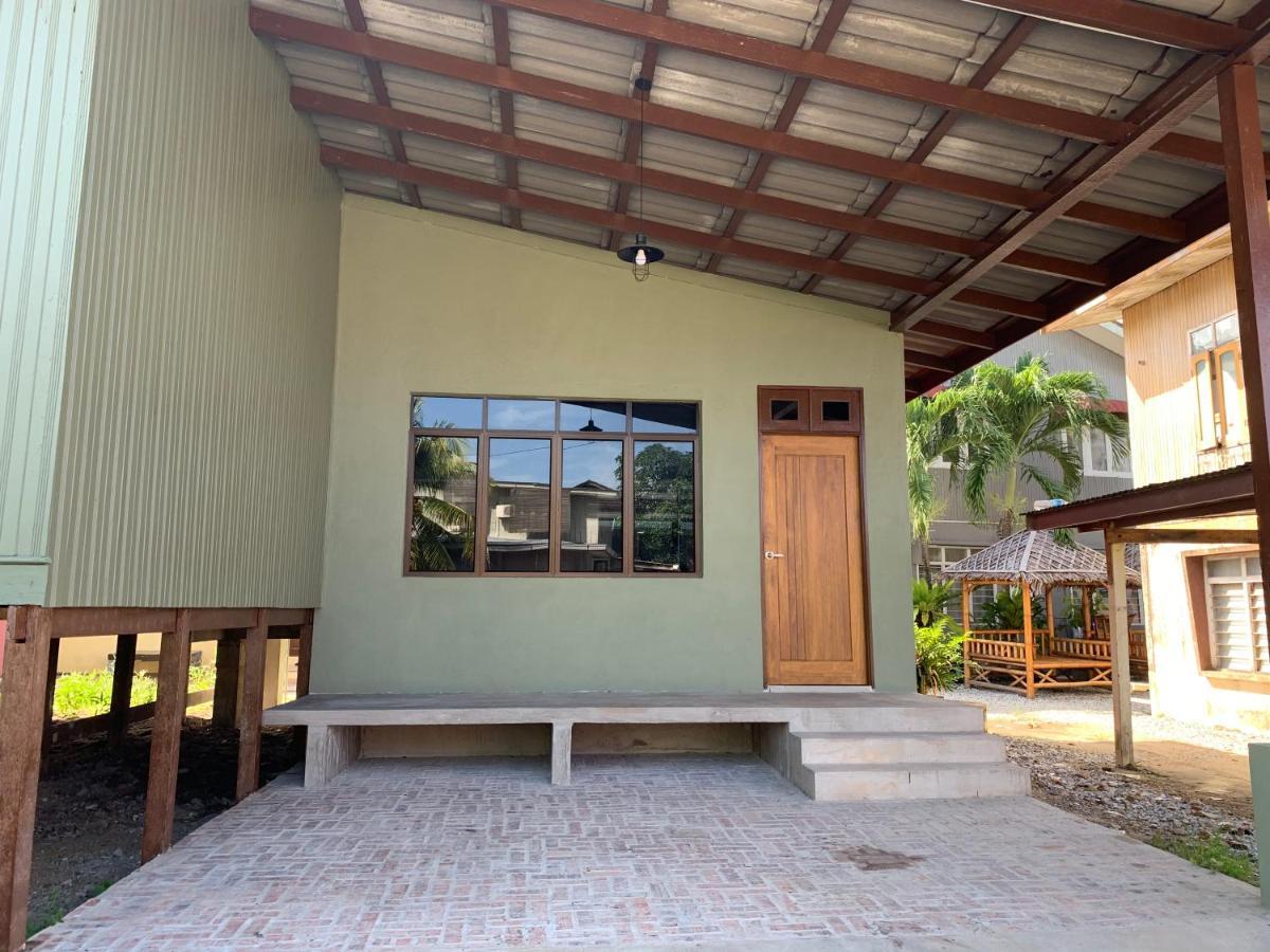 Sarah Guesthouse كُوالا تيرينغانو المظهر الخارجي الصورة